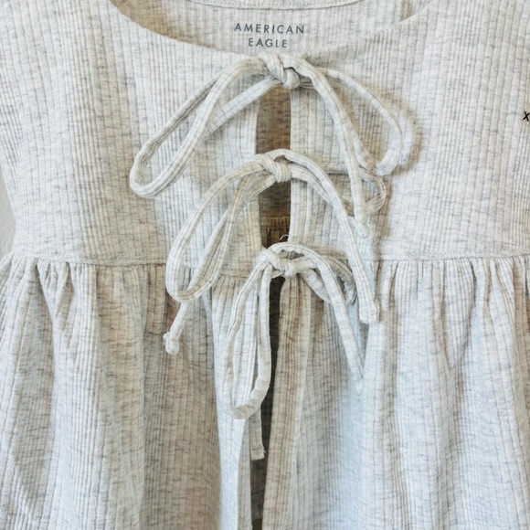 American Eagle Outfitters Light Gray Lace-Up Crop Top - Picture 4 of 10
